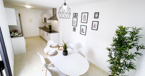 A kitchen or kitchenette at Villa Magma