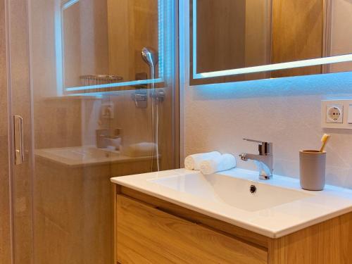 A bathroom at Apartamentos Maren