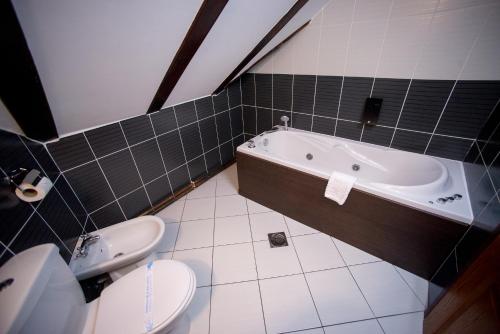 Un baño de Hotel Zlatiborska Noc
