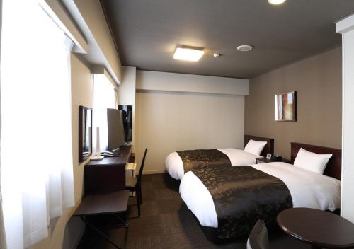 Postel nebo postele na pokoji v ubytování APA Hotel Chibachuo Ekimae