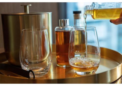 Bebidas en Next Hotel Melbourne, Curio Collection by Hilton