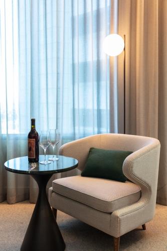Zona de estar de Next Hotel Melbourne, Curio Collection by Hilton