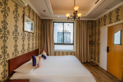 Boyi Apartment - Shanghai National Convention and Exhibition Center Branchにあるベッド