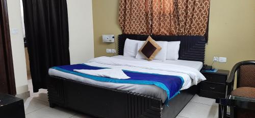 Postel nebo postele na pokoji v ubytování Hotel Kundan Palace