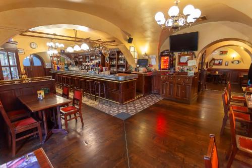 an overhead view of a bar in a pub at Belga Boutique Panzió in Debrecen
