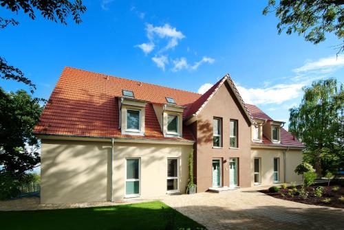 a large house with a red roof at Gästehaus am Schloss in Schwebheim