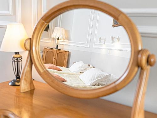 Postel nebo postele na pokoji v ubytování Hotel Solar Palace SPA & Wellness