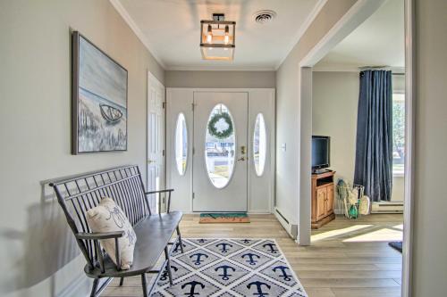 Χώρος καθιστικού στο 3 Mi to Boardwalk Family Bethany Beach Home