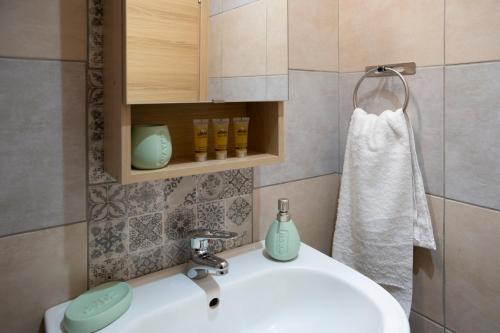 Ririka Athens Homes - Boutique Apartments in Historic Psyrri near Monastiraki Metro
