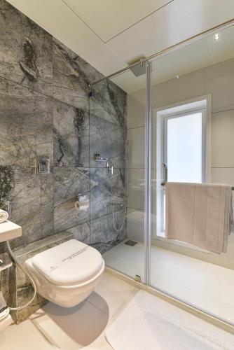 a bathroom with a toilet and a shower at Hotel Airlink in Mumbai