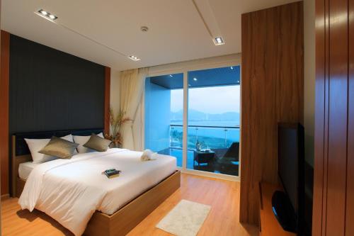 Gallery image of The Privilege Residence in Patong Beach