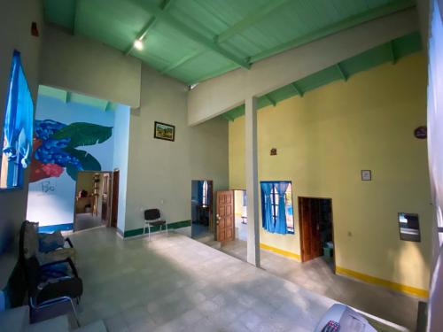 TV a/nebo společenská místnost v ubytování Hostal Juan Lindo