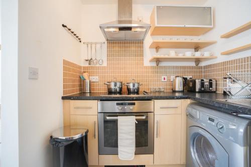 Stylish Apartment with Private Parking photo 27