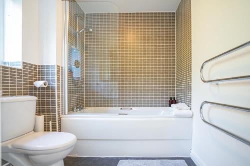 Stylish Apartment with Private Parking photo 9