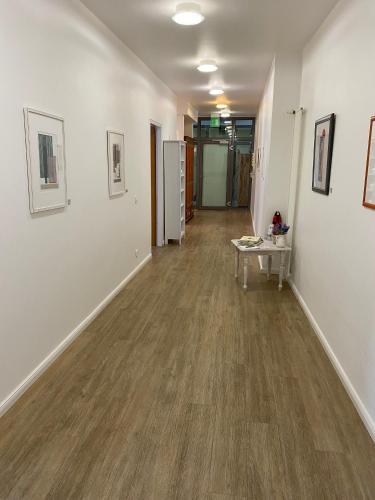 an empty hallway with white walls and wood floors at Gästehaus Lavendel in Flensburg