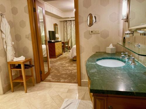 Chez Haytham At Four Seasons Nile Plaza Residential Suite tesisinde bir banyo