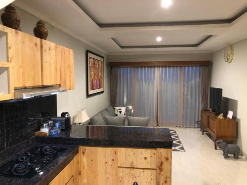 Η κουζίνα ή μικρή κουζίνα στο BUYAN LODGE lake view villa