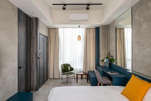 a hotel room with a bed and a desk at Ren House大仁哥文旅 in Taitung City