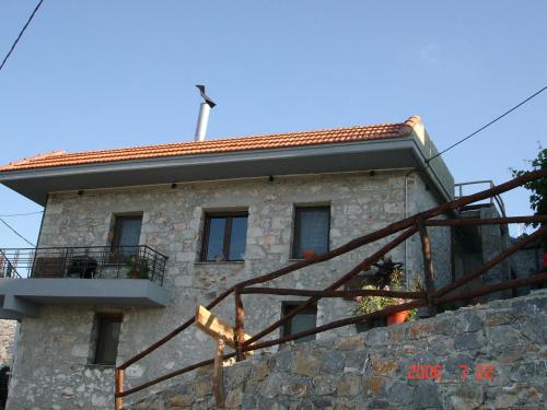 Το κτήριο όπου στεγάζεται  το διαμέρισμα