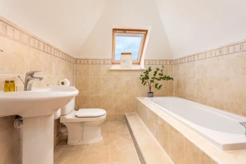 a bathroom with a sink toilet and a bath tub at Sunset View - Donnini Apartments in Ayr