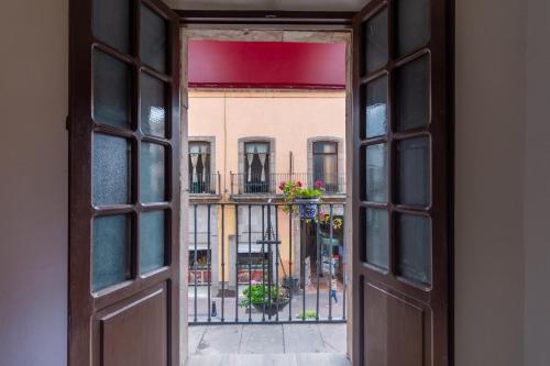 an open window with a view of a building at Hotel Hidalgo in Querétaro