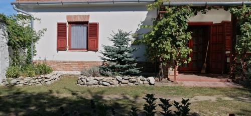 Un jardín fuera de Rendeki Vendégház, ÖNÁLLÓ ház
