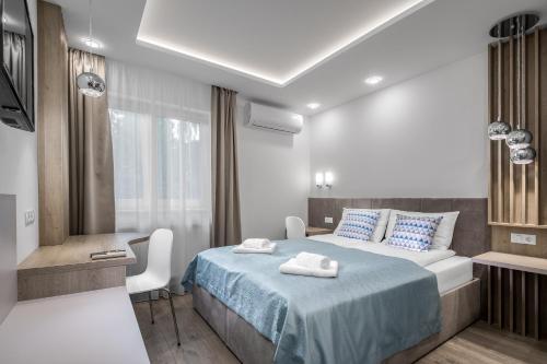 Ένα ή περισσότερα κρεβάτια σε δωμάτιο στο Hévízi Tópark Panzió III.