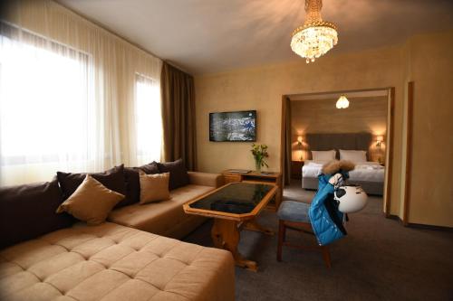 Μια τηλεόραση ή/και κέντρο ψυχαγωγίας στο Hotel Dolomiti & Villa