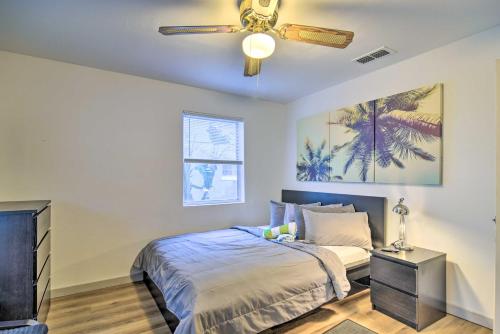 Postel nebo postele na pokoji v ubytování Sun-Soaked Coastal Hideaway - Steps to Beach!