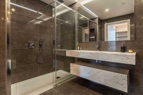 a bathroom with a shower and a sink and a mirror at Modern & Charming Apartment W/Pool by LovelyStay in Algés