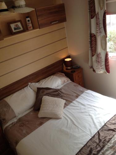 Ліжко або ліжка в номері Magic Mobile Montourey, 3 chambres, 2 salles de bain, piscine disponible sur place