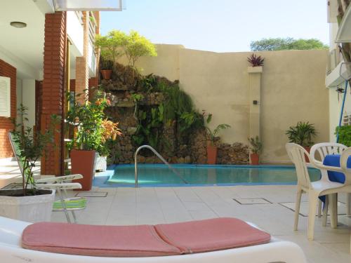 Bazén v ubytovaní Hotel Palmas del Sol alebo v jeho blízkosti