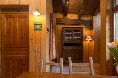 a dining room with a table and chairs in a cabin at Mont Blanc Apartments in Morgex