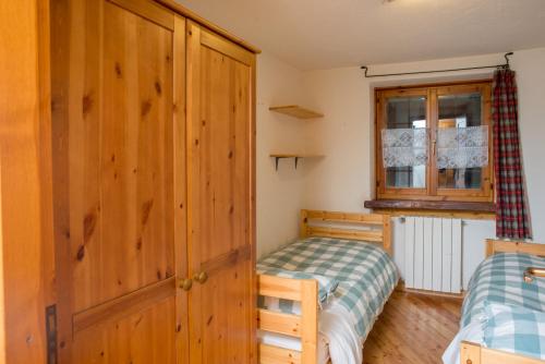 a small bedroom with a bed and a window at Mont Blanc Apartments in Morgex
