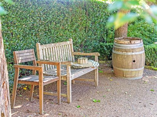 a wooden bench sitting next to a barrel at Milhouse Berry in Berry