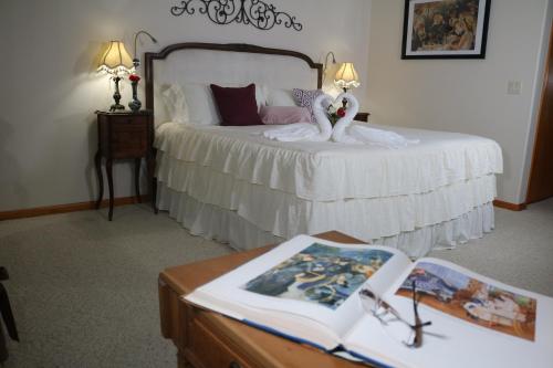Postel nebo postele na pokoji v ubytování Crystal River Lullaby B&B