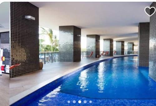 a large swimming pool in a hotel room at LANDSCAPE - Apartamento Mobiliado na Beira Mar in Fortaleza