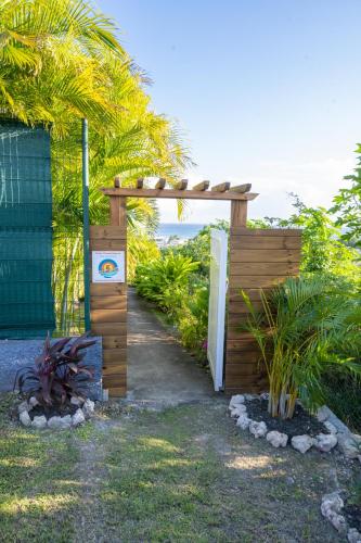 Zahrada ubytování Les îlets du Paradis - Gîtes vue mer à 180° et Piscine
