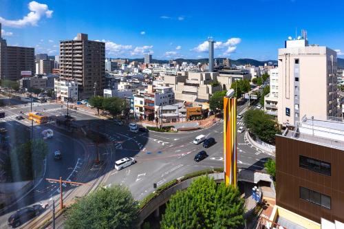 Ein allgemeiner Blick auf Okayama oder ein Stadtblick von des Hotels aus
