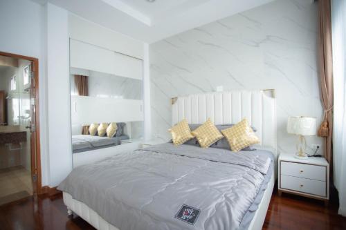 Кровать или кровати в номере KW pool villa pattaya