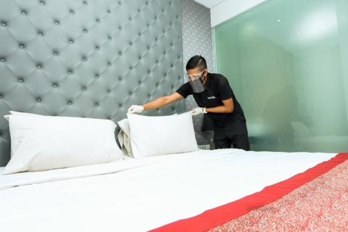 Katil atau katil-katil dalam bilik di Serela Cihampelas by KAGUM Hotels