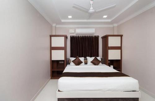 a bedroom with a bed with two bunk beds at Hotel Aashiyana in Kāhārpāra