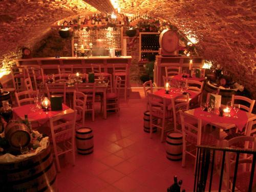 a restaurant with red tables and chairs and lights at Hotel Drei Könige in Neckarbischofsheim