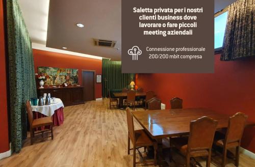 Un restaurante u otro lugar para comer en Hotel Continentale