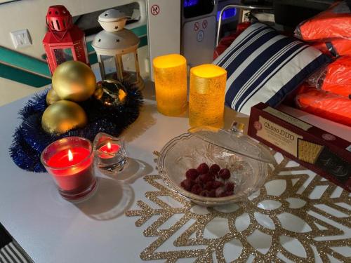 Jídlo v ubytování na lodi nebo okolí