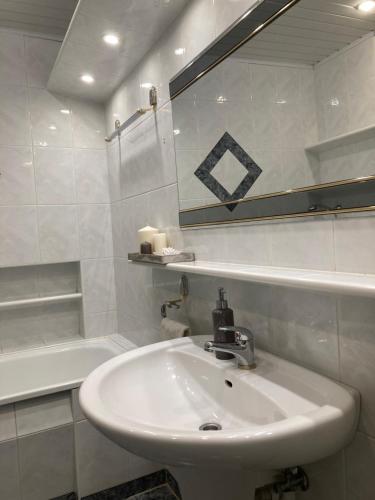 Ένα μπάνιο στο Apartament Centrum
