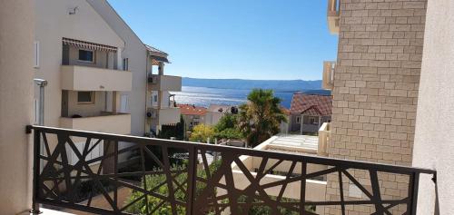 a balcony of a building with a view of the ocean at L & L Apartmani in Bol