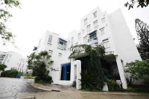 a white building with plants in front of it at La Bella Boutique Hotel in Tagaytay