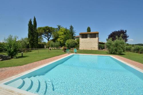 a large swimming pool with a building in the background at La Capannina in Le Grazie