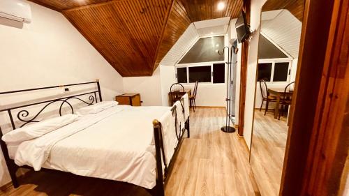 Postel nebo postele na pokoji v ubytování Hotel Drinos